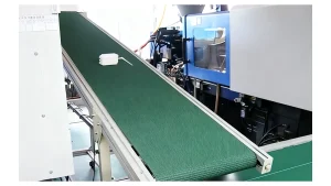Plastic Parts Conveying from Injection Molding Machine